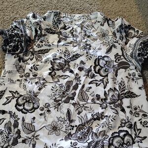 SHEIN Black & White Floral Short Sleeve Blouse